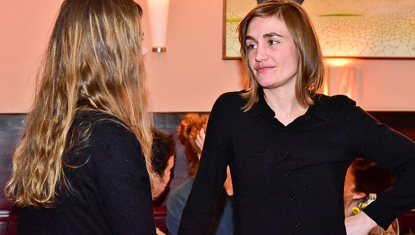 Drehbuchautorin Johanna Thalmann (re.) studierte  an der Hochschule f&uuml;r Film und Fernsehen das Fach Spielfilmregie.