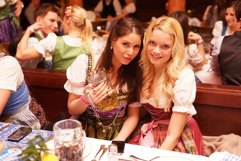 Wiesn-Halbzeit: Immer wenn es noch knapp ein halbes Jahr bis zum Oktoberfest ist, feiern die Münchner im Franziskaner. Die Bilder vom sexy Wiesn-Warm-up.