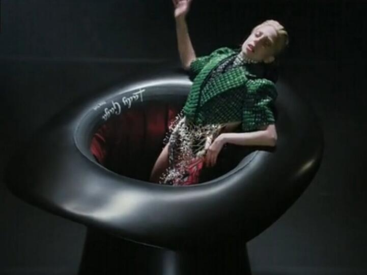 Szene aus dem "Applause"-Video