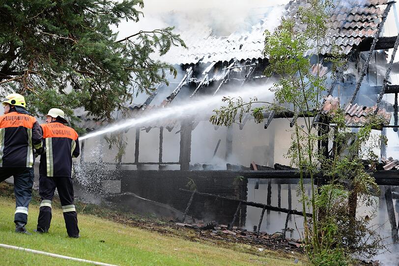 Rund 60 Feuerwehrleute waren bei dem Brand im Einsatz.