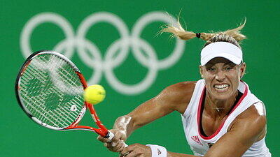 Angelique Kerber besiegt die Australierin Samantha Stosur im Viertelfinale.