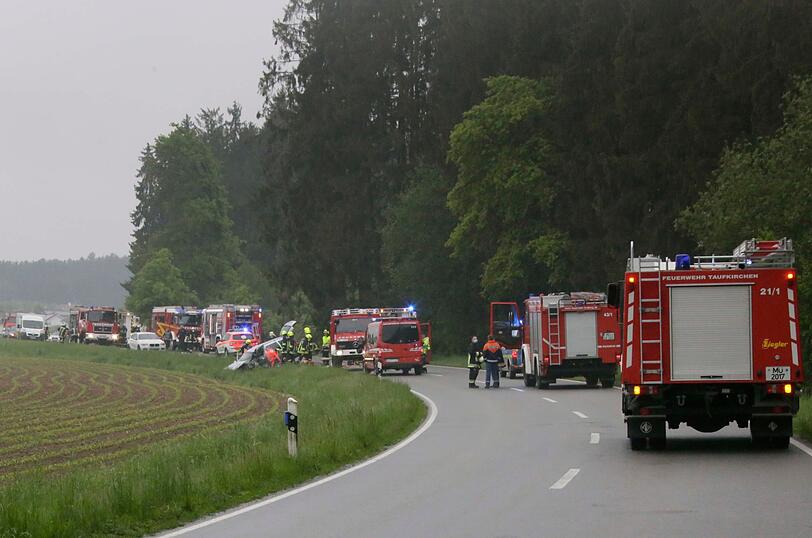 Ein 24-jähriger Mann aus Traunstein kollidierte mit seinem VW mit einem Land Rover eines 49-jährigen Waldkraiburgers.