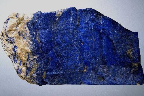 Edler Stein: Lapislazuli dient als Schmuck - und, in der gemahlenen Form, als Grundstoff für leuchtend blaue Farbpigmente.