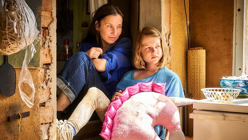 "Familie is nich": Nach anfänglichen Konflikten lernt Anne (Meret Becker, l.) ihre unabhängige Enkelin Tilda (Luise Landau, r.) zu lieben.