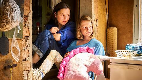 "Familie is nich": Nach anfänglichen Konflikten lernt Anne (Meret Becker, l.) ihre unabhängige Enkelin Tilda (Luise Landau, r.) zu lieben.