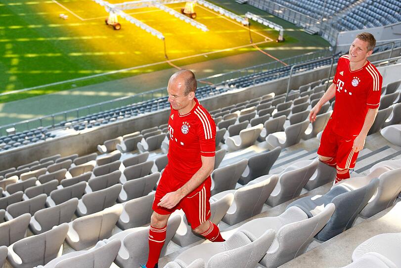 Das neue Heimtrikot für die kommende Spielzeit: In der Allianz Arena hat der FC Bayern die neuen Leiberl vorgestellt. Die Bilder