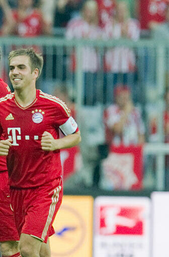 PHILIPP LAHM: Auch zu langweilig, dem Kapitän? Grätschte an der Seitenlinie sogar den Schiedsrichter-Assistenten um. Ansonsten? Alles im Griff. Routine-Sieg. Note 3