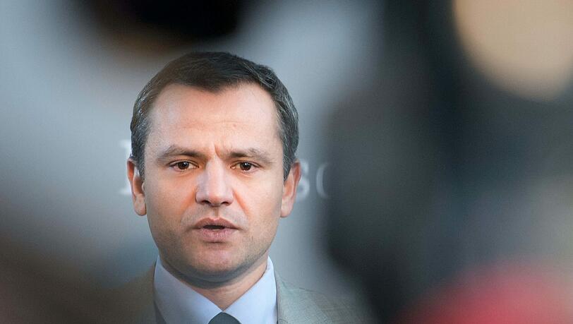 Ab Februar muss sich Sebastian Edathy im niedersächsischen Verden vor Gericht wegen des Verdachts auf Besitz von Kinderpornografie verantworten. Ab Februar muss sich Sebastian Edathy im niedersächsischen Verden vor Gericht wegen des Verdachts auf Besitz von Kinderpornografie verantworten.