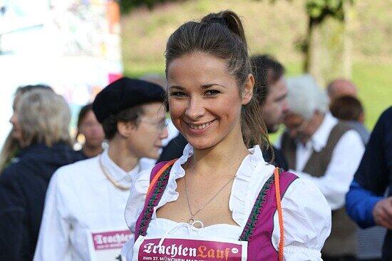 Das ist Olga, 23. Sie ist Langstreckenläuferin und interessiert sich für Politik und Fremdsprachen.