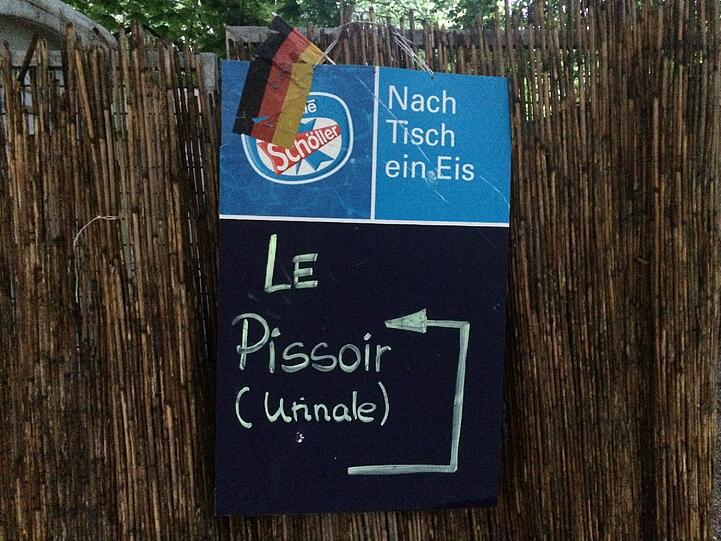 Zu wenig Toiletten an der Isar? Besucher können hier aufs Klo gehen...