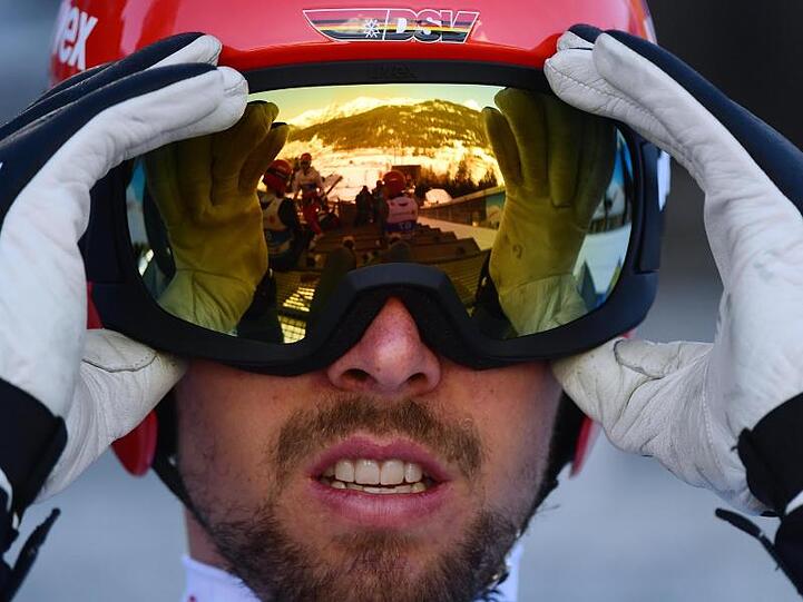 Skispringer Johannes Rydzek aus Deutschland mit Skibrille und Skihelm. Foto: Hendrik Schmidt/zb/dpa/Archivbild