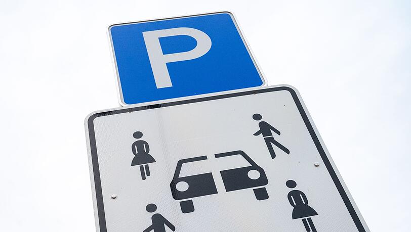Der Täter lockte die Rentner auf einen Parkplatz. (Symbolbild)