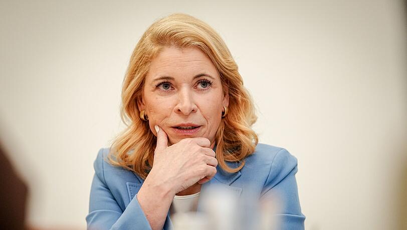 Bahnchefin Palla: "Angebote machen wir künftig nur noch, wenn wir damit auch Geld verdienen." (Archivbild) Bahnchefin Palla: "Angebote machen wir künftig nur noch, wenn wir damit auch Geld verdienen." (Archivbild)