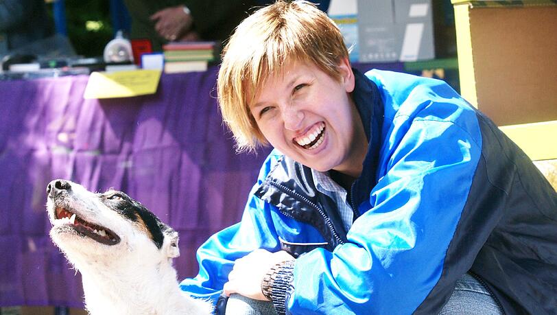 Judith Schmidt hat sich in Tierheimhund Ricky verguckt – und nimmt ihn jetzt vielleicht bei sich auf. Judith Schmidt hat sich in Tierheimhund Ricky verguckt – und nimmt ihn jetzt vielleicht bei sich auf.