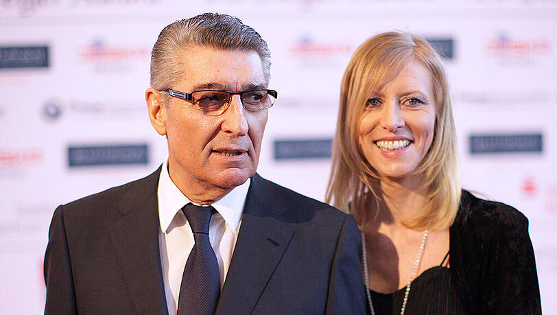 Rudi Assauer im März 2011 mit seiner damaligen Freundin Britta Idrizi. Rudi Assauer im März 2011 mit seiner damaligen Freundin Britta Idrizi.
