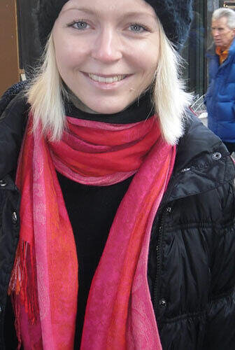Melanie Scholz (24), Studentin: &bdquo;Damit dieser Winter richtig Spaß macht, wünsche ich mir Ski von Rossignol. Weil ich es schrecklich finde, mit schlechten oder sehr alten Ski auf der Piste zu fahren, ist mir gute Qualität wichtig. Welches Modell, das ist mir allerdings egal. Ansonsten habe ich keinen Wunsch &ndash; man könnte sogar sagen, ich bin wunschlos glücklich.&ldquo;