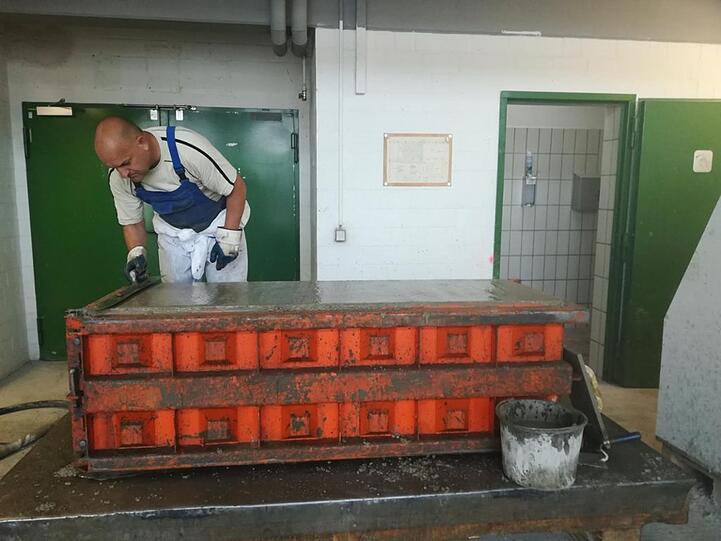 Auf dem Gelände der Bayernkaserne wird Beton recycelt.