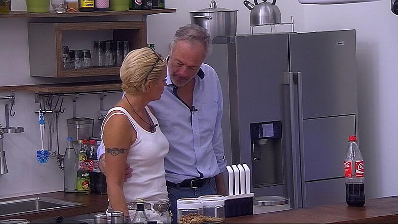 So kommen sich Claudia Effenberg und Ronald Schill näher. Die Bilder.