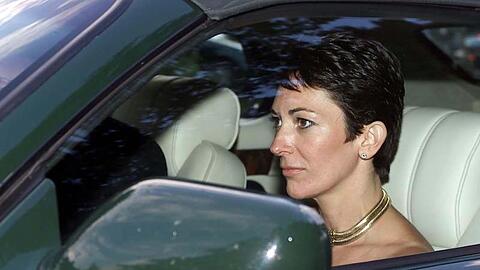 Ghislaine Maxwell im Jahr 2000 verlässt die Hochzeit einer Freundin.