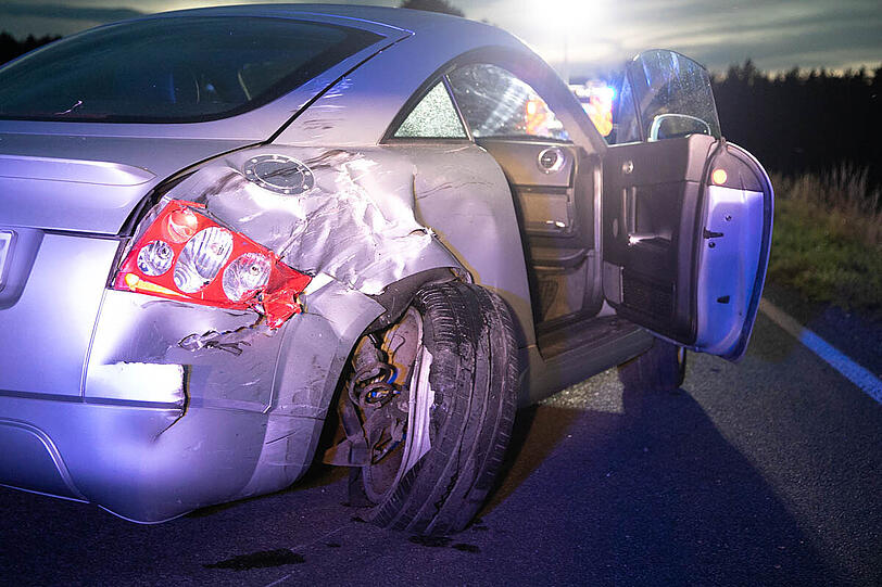 Der Motorradfahrer prallte mit hoher Wucht in einen abbiegenden Audi und zog sich dabei tödliche Verletzungen zu.