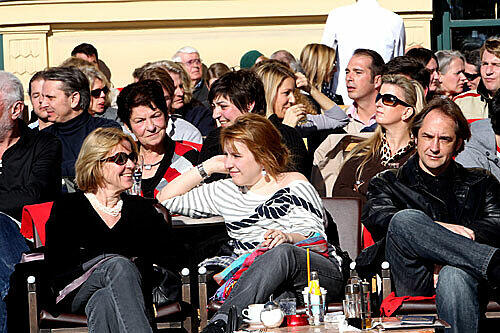 Nach dem vielen Schnee und den kalten Temperaturen ein ganz neues Lebensgefühl: in der Sonne sitzen