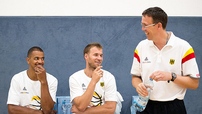 Gute Stimmung im Training: Kann Trainer Chris Fleming (r) eine konkurrenzfähige Truppe zusammenschweißen? Gute Stimmung im Training: Kann Trainer Chris Fleming (r) eine konkurrenzfähige Truppe zusammenschweißen?