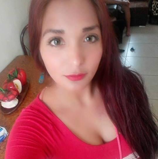 Mit einem Nackt-Foto im Dienst hat sich die mexikanische Polizistin Nidia Garcia Ärger eingebrockt. Ihre Facebook-Seite und zahlreiche Fans-Seiten zeigen: Die Mexikanerin macht gerne sexy Bilder.