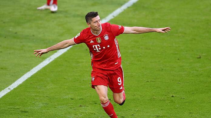 Überflieger: Bayern-Stürmer Robert Lewandowski kann den Tor-Rekord von Gerd Müller knacken.