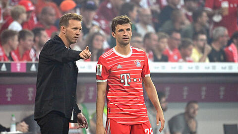 FC-Bayern-Trainer Julian Nagelsmann (l.) und Thomas Müller. (Archivbild)