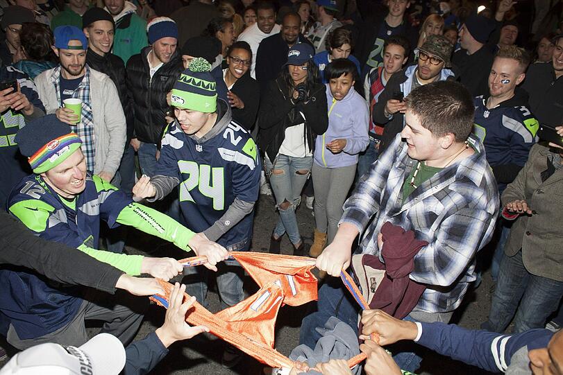 Die Fans der Seattle Seahwaks feierten ausgelassen den klaren Sieg ihrer Super-Bowl-Helden.