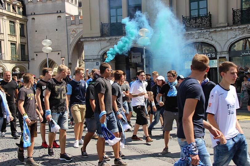 Der Protestmarsch der Fans des TSV 1860 gegen RB Leipzig: Die Bilder.