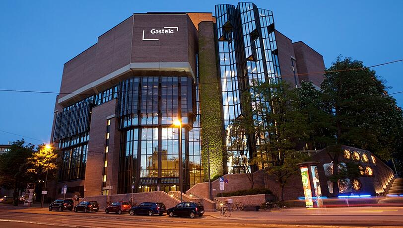 Wie eine Burg erhebt sich der Gasteig in bester M&uuml;nchner Lage. Es sollte also bald etwas geschehen, um das riesige Kulturzentrum wieder rundum bespielen und nutzen zu k&ouml;nnen.