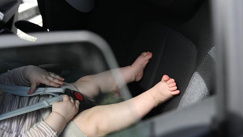 Ein Säugling wurde in Hamminkeln aus einem überhitzten Auto gerettet. (Symbolbild) Ein Säugling wurde in Hamminkeln aus einem überhitzten Auto gerettet. (Symbolbild)
