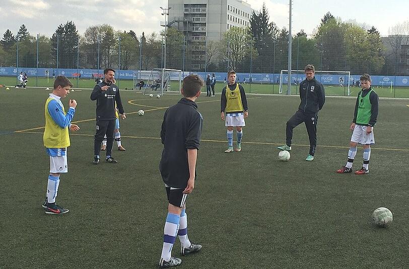Kai Bülow trainiert zusammen mit Fabian Träger die U13 des TSV 1860.