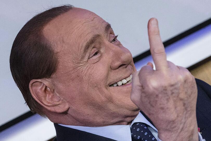Silvio Berlusconi wie er leibt und lebt: bei der Präsentation eines Buches in Rom zeigt er ziemlich klar und deutlich, was er davon hält.