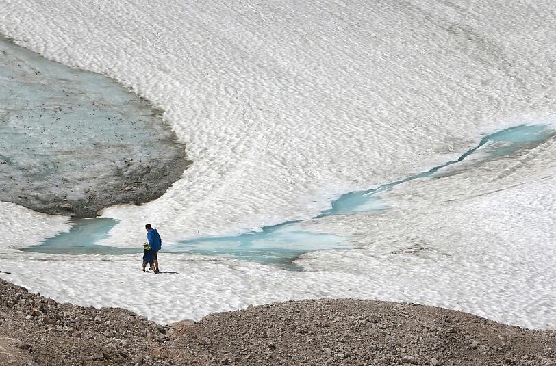 Der Familienvater stürzte vor den Augen seines Sohnes in die Tiefe.