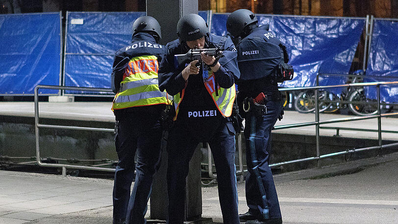 Schreckensszenario Terroranschlag - die Münchner Polizei probt den Ernstfall in einer mehrstündigen Übung am Hauptbahnhof - die Bilder.