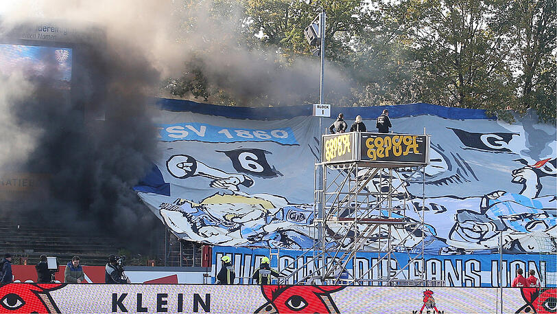 Fielen durch Pyrotechnik in Münster auf: die Löwen-Fans.