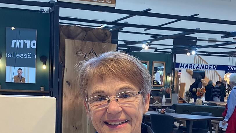 Annegret L. möchte schauen, was es so Neues auf der Messe gibt. Annegret L. möchte schauen, was es so Neues auf der Messe gibt.