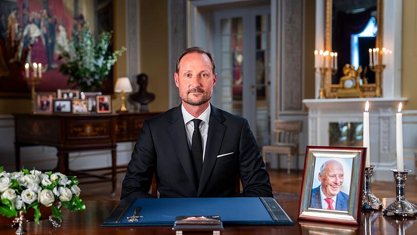 Haakon VIII. hat am Samstagabend seine erste Rede als neuer norwegischer König gehalten. Haakon VIII. hat am Samstagabend seine erste Rede als neuer norwegischer König gehalten.