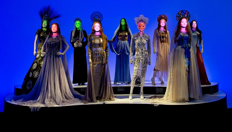 Jean Paul Gaultiers Ausstellung "From The Sidewalk To The Catwalk" macht Halt in München
