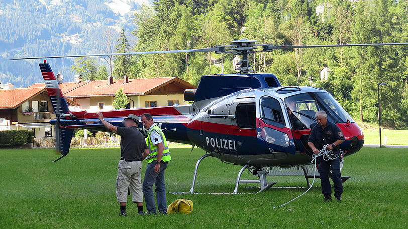 Josef (79) saß hilflos auf dem Klettersteig fest. Die Bilder von der spektakulären Rettung.
