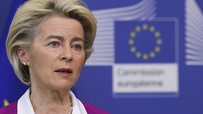 EU-Kommissionspräsidentin Ursula von der Leyen: "Wir sollten dafür jeden Stein umdrehen - wenn möglich auch russische Vermögenswerte, die wir eingefroren haben." (Archivbild)