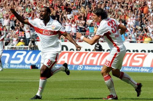 Bisher jubelten sie oft für den VfB Stuttgart, spielen sie beide nun auch bald gemeinsam für die Nationalmannschaft? Der eingebürgerte Brasilianer Cacau (l.) mit seinem Teamkollegen Mario Gomez.