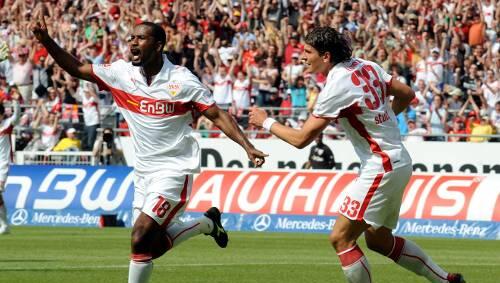 Bisher jubelten sie oft für den VfB Stuttgart, spielen sie beide nun auch bald gemeinsam für die Nationalmannschaft? Der eingebürgerte Brasilianer Cacau (l.) mit seinem Teamkollegen Mario Gomez. Bisher jubelten sie oft für den VfB Stuttgart, spielen sie beide nun auch bald gemeinsam für die Nationalmannschaft? Der eingebürgerte Brasilianer Cacau (l.) mit seinem Teamkollegen Mario Gomez.