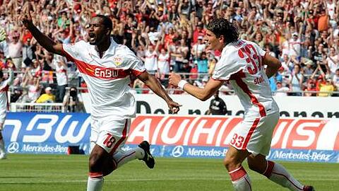 Bisher jubelten sie oft für den VfB Stuttgart, spielen sie beide nun auch bald gemeinsam für die Nationalmannschaft? Der eingebürgerte Brasilianer Cacau (l.) mit seinem Teamkollegen Mario Gomez.