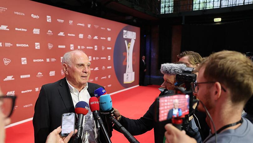 Uli Hoeneß: "Ich hoffe, dass er die Vorschlusslorbeeren am Ende auch erfüllt." Uli Hoeneß: "Ich hoffe, dass er die Vorschlusslorbeeren am Ende auch erfüllt."