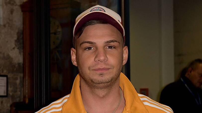 Das tut weh! Sänger Pietro Lombardi hat 12.000 Euro verloren, weil er die Hosentaschen an seinem Jogginganzug nicht geschlossen hatte. Er wollte eine Uhr kaufen. Vom Geld fehlt weiterhin jede Spur. Was für ein Pechvogel!