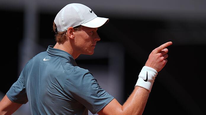 Eine Gruppe von Topspielern, darunter Jannik Sinner, soll die Preisgeld-Debatte im Tennis neu entfacht haben. (Archivbild)
