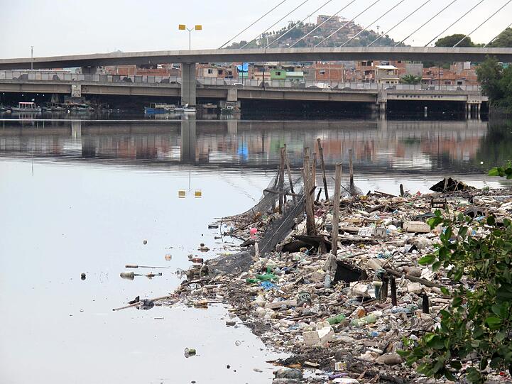 In der Guanabara-Bucht sollen die Segelwettbewerbe stattfinden - das Problem: Sie ist mit Abwässern kontaminiert.